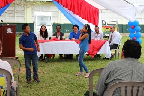 Especialistas de la ISM donan 10.000 dólares de un premio para equipar con sistemas informáticos dos centros de salud de Belice