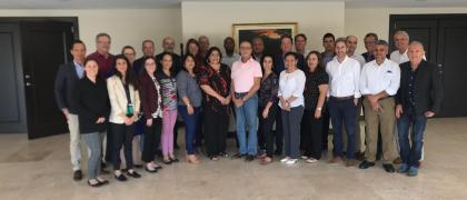 Representantes de OPS, BID, CHAI, COMISCA Y Proyecto Mesoamérica durante la reunión de la IREM en El Salvador 